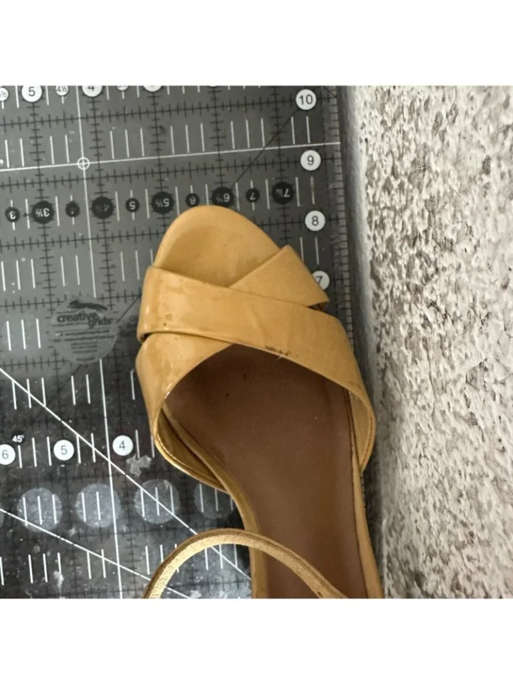 Tory Burch Tania Women Size 6M Tan Patent Leather Ankle Strap Heel Sandal